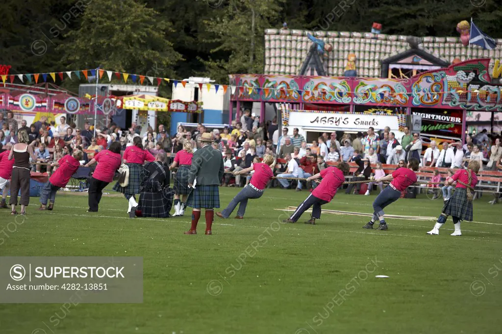 Scotland, Aberdeenshire, Strathdon. Highland tug of war competition at the Lonach Highland Games.