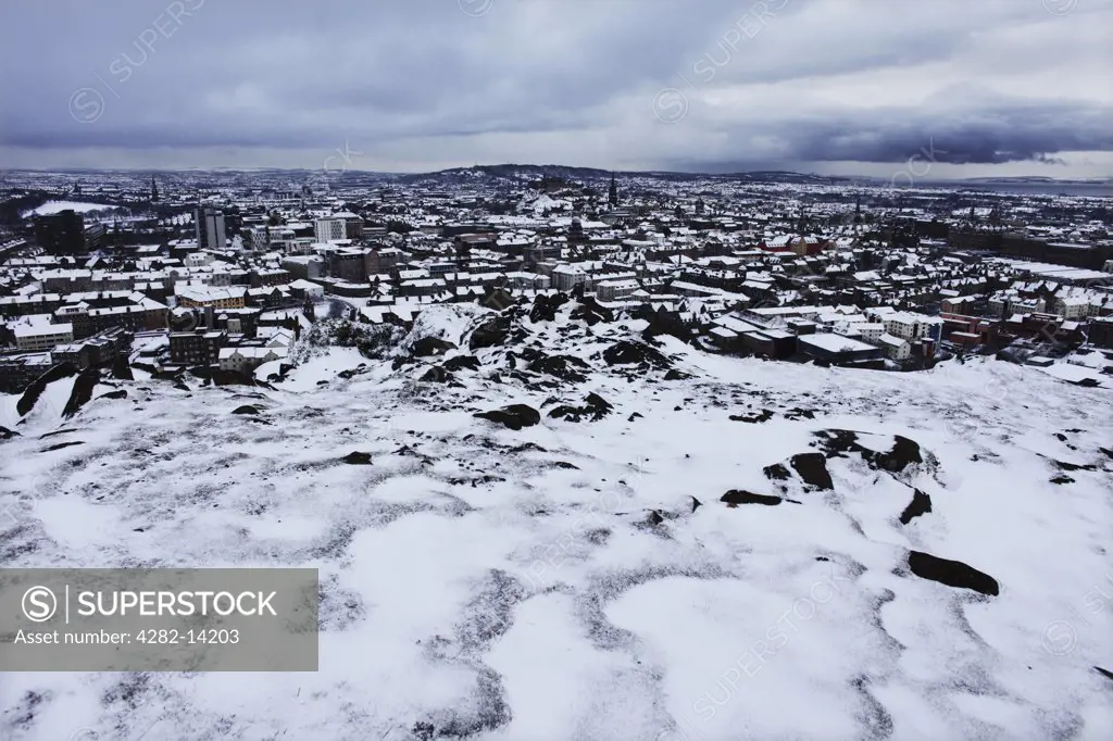 Scotland, City of Edinburgh, Edinburgh. Snow covering the city of Edinburgh in winter.
