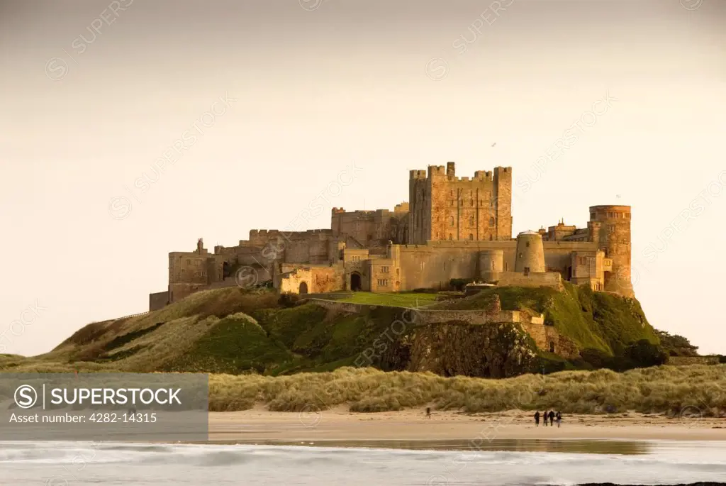 England, Northumberland, Bamburgh. A view out to Bamburgh Castle. The castle is sat on a basalt outcrop on the edge of the North Sea at Bamburgh and continues to be the home of the Armstrong family.