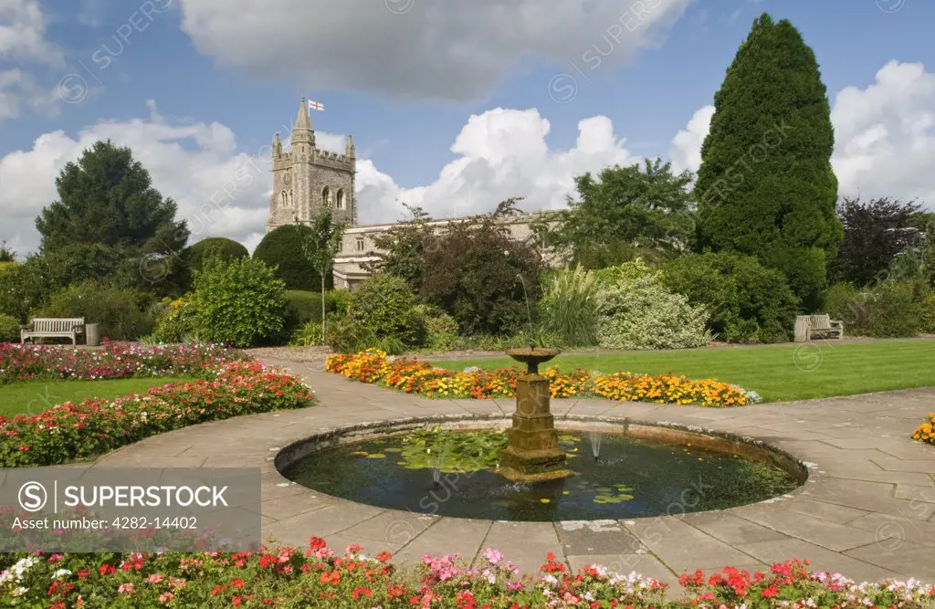 England, Buckinghamshire, Amersham. View of St Marys Church from the Garden of Remembrance in Amersham.