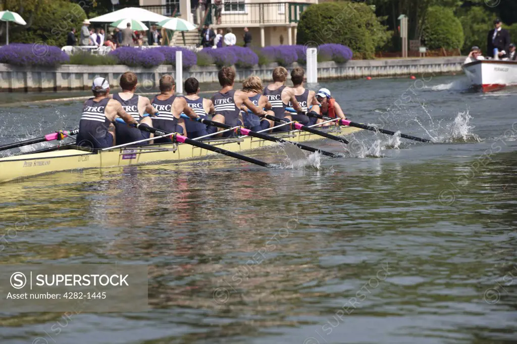 England, Oxfordshire, Henley-on-Thames. An eight racing at the annual Henley Royal Regatta.
