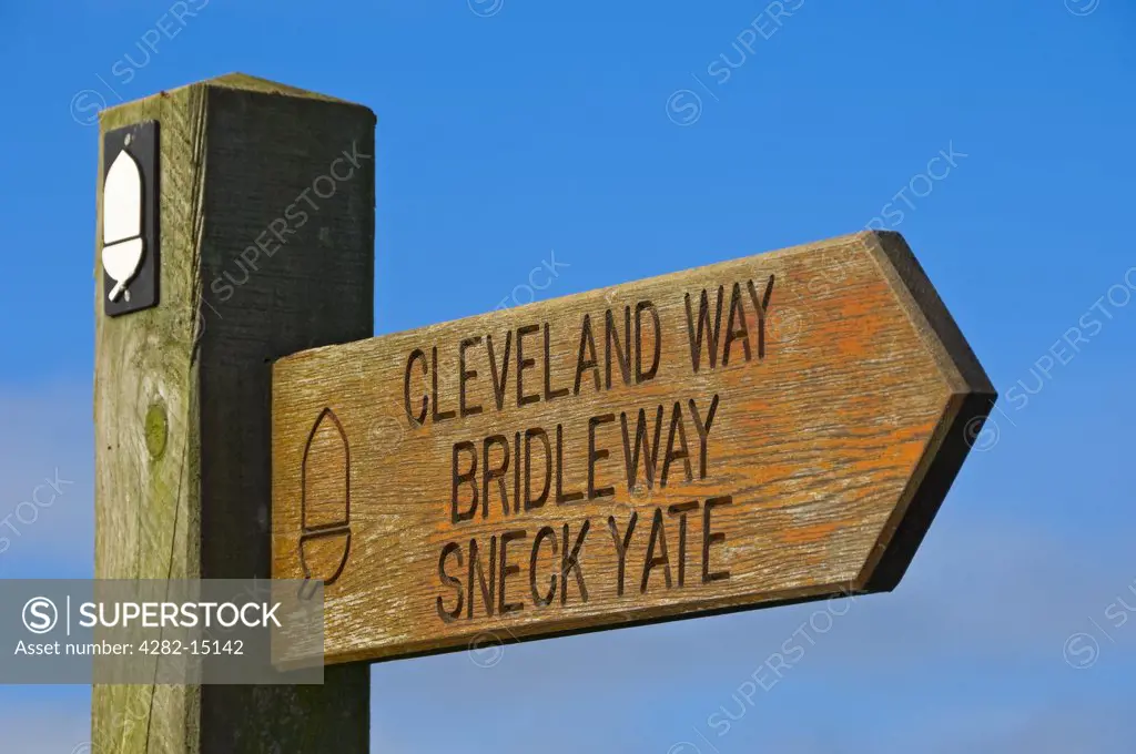 England, North Yorkshire, Cleveland Way. Wooden signpost showing the direction to Sneck Yate on the Cleveland Way, one of twelve designated National Trails.