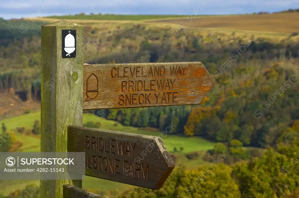 England, North Yorkshire, Cleveland Way. Wooden signpost showing the directions to Dialstone Farm and Sneck Yate on the Cleveland Way, one of twelve designated National Trails.
