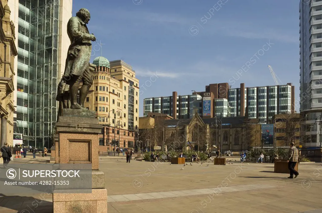 England, West Yorkshire, Leeds. A statue of James Watt (whose improvements to the Newcomen steam engine in the 18th century were key to the industrial revolution) in Leeds city square.