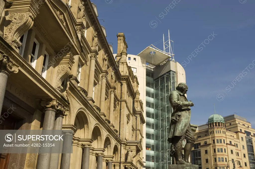 England, West Yorkshire, Leeds. A statue of James Watt (whose improvements to the Newcomen steam engine in the 18th century were key to the industrial revolution), outside the Old Post Office in Leeds City Square.
