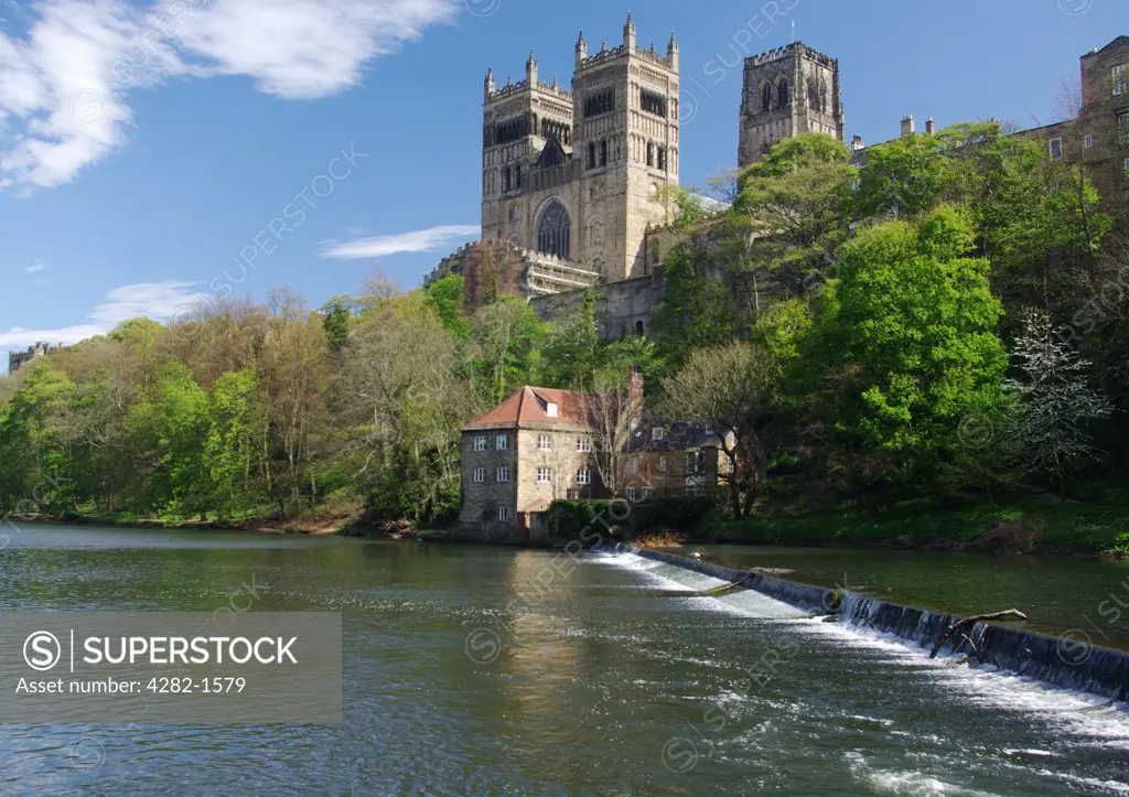 England, County Durham, Durham. View of Durham Cathedral above the River Wear.