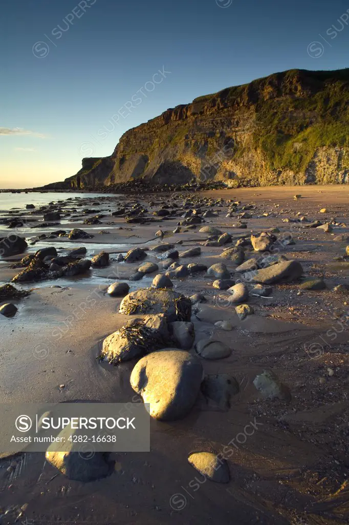 England, North Yorkshire, Saltwick Bay. A view toward Saltwick Bay. Saltwick Bay is a northeast facing bay situated 1 mile south of Whitby.