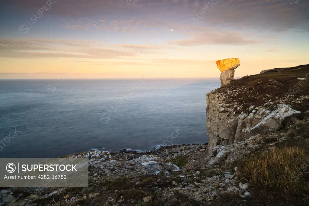England, Dorset, St Aldhelm's Head. Freestone monolith on the limestone cliff at St Alban's Head (St Aldhelms Head) on Dorset's Jurassic coast.