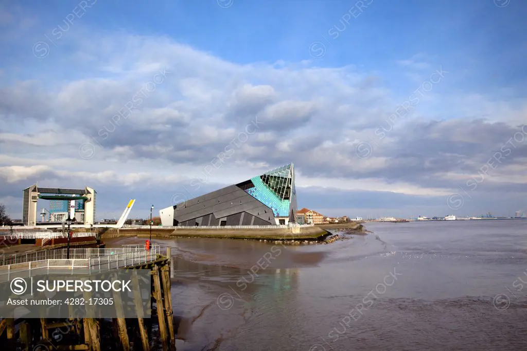 England, East Riding of Yorkshire, Kingston upon Hull. The Deep, one of the most spectacular aquariums in the world overlooking the Humber Estuary.