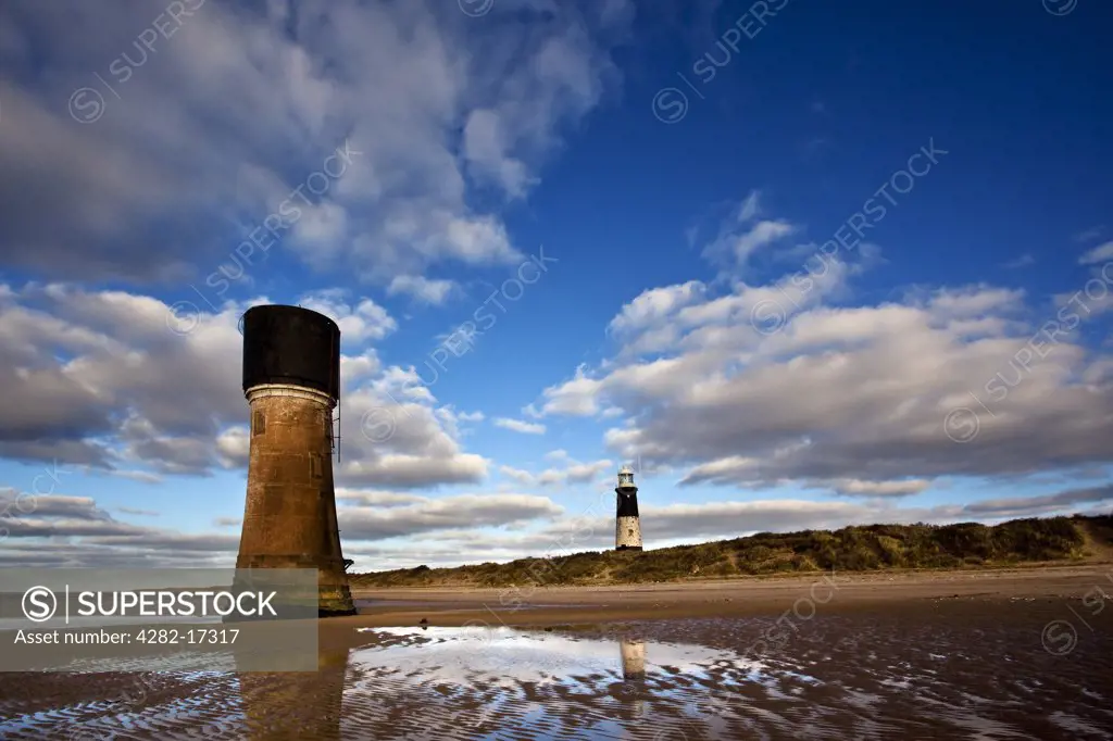 England, East Riding of Yorkshire, Spurn Head. Spurn Point Lighthouses at Spurn head, a narrow sand spit over 3 miles long that forms the North bank of the Humber Estuary.