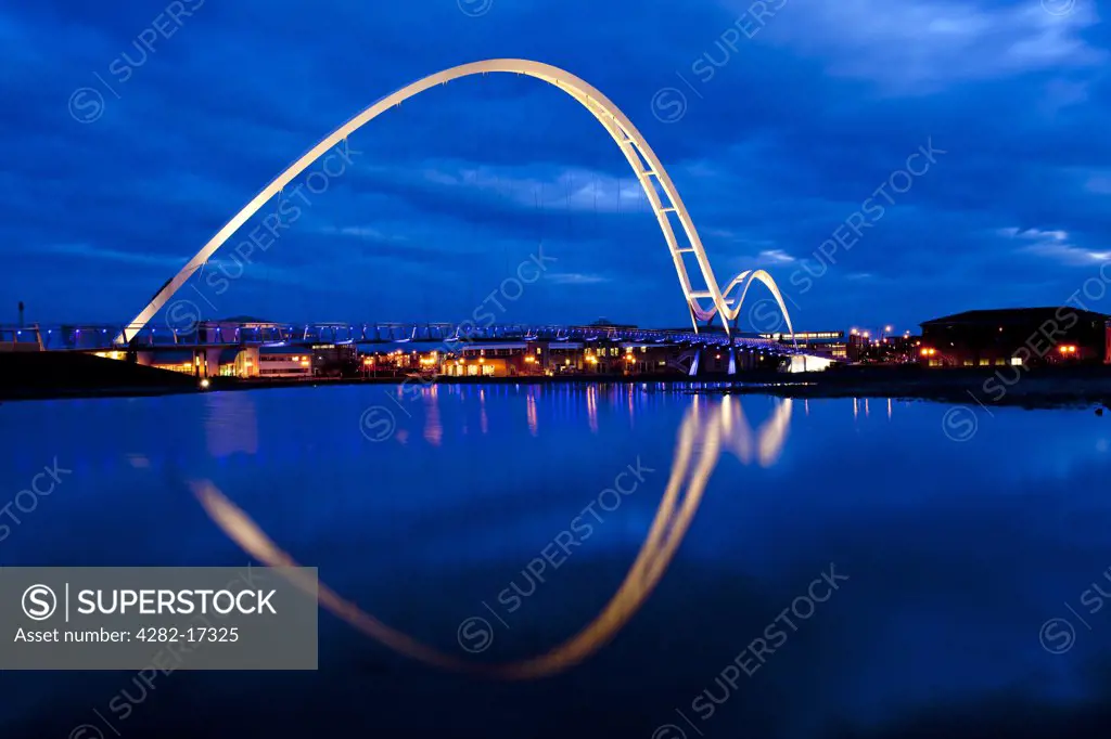 England, County Durham, Stockton on Tees. The Infinty footbridge between Stockton and Thornaby over the River Tees.