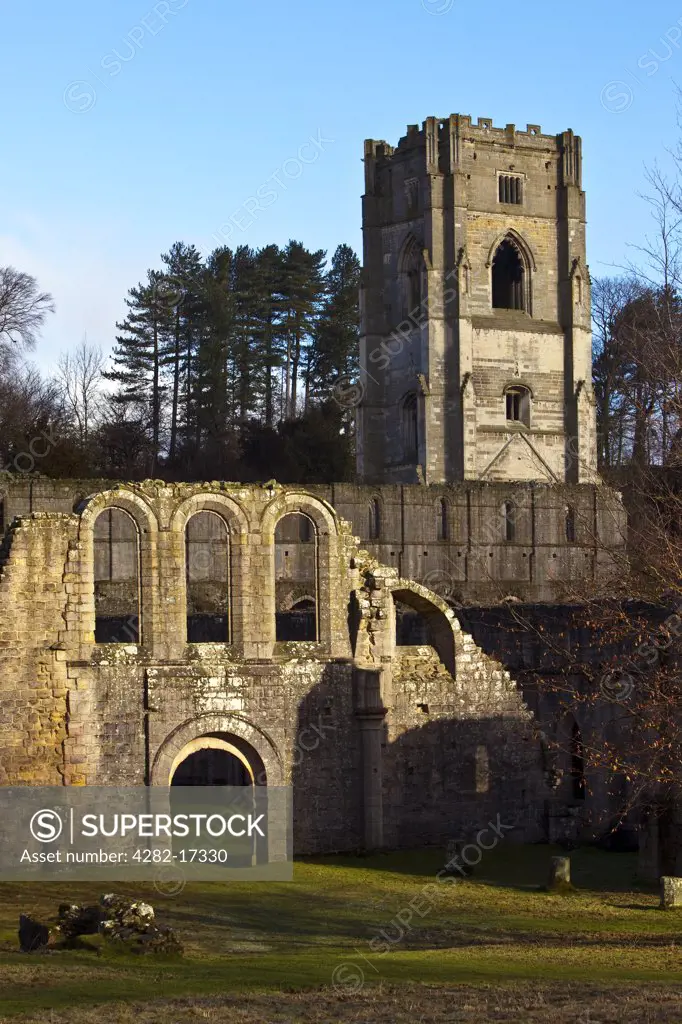 England, North Yorkshire, near Ripon. Fountains Abbey in winter. The largest abbey ruins in England and now a UNESCO World Heritage Site.