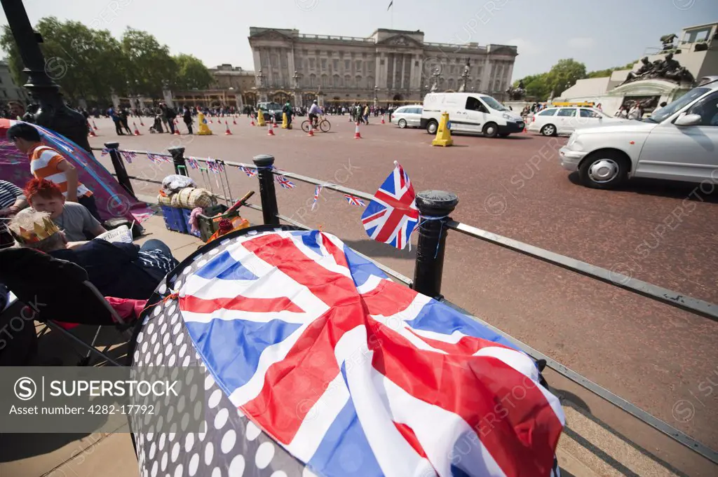 England, London, Westminster. People camped at the end of The Mall opposite Buckingham Palace on the Royal Wedding route a day before the big event in central London.