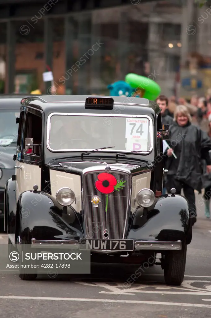 England, London, City of London. Radio Taxis Group represented using a vintage cab in the procession at the Lord Mayor's Show in the City of London.