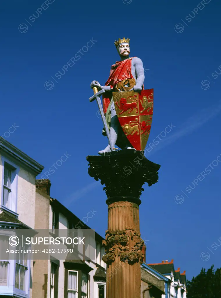 Wales, Conwy, Conwy. Brightly painted statue of the Medieval Welsh Prince Llywelyn ab Iorwerth (Llywelyn Fawr) on top of a column in Lancaster Square. By 1200 he was the ruler of all Gwynedd.