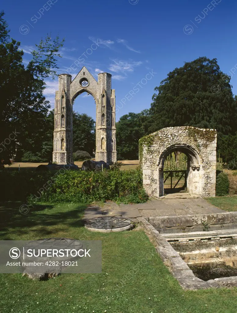 England, Norfolk, Little Walsingham. East wall of the chancel of Walsingham Abbey church on the site of the Holy House of Nazareth built by Saxon noblewoman Richeldis de Favarches at the instigation of the Virgin Mary.