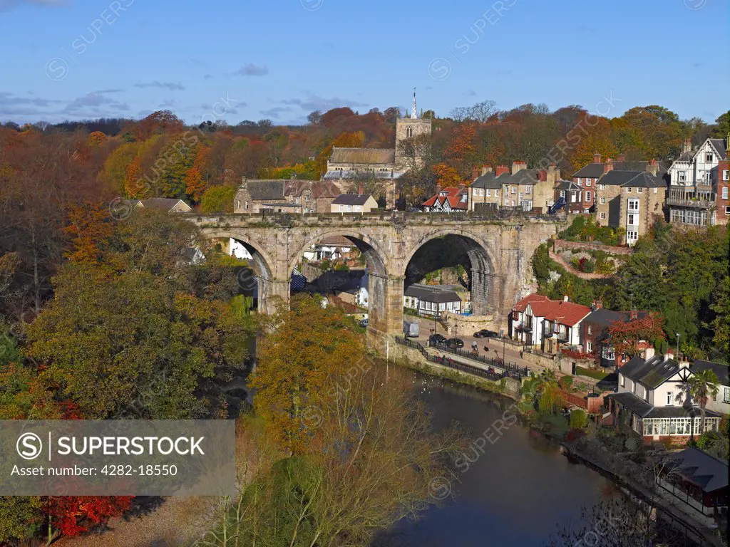 England, North Yorkshire, Knaresborough . The Victorian railway viaduct completed in 1851, spanning the River Nidd in autumn.