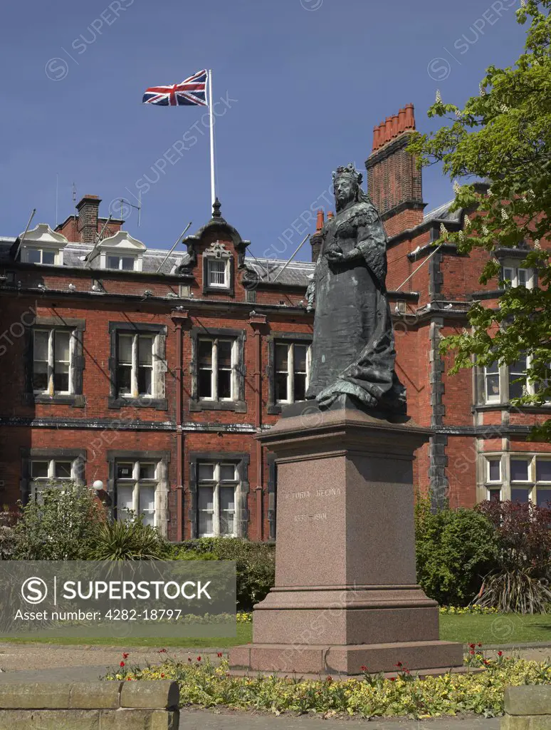 England, North Yorkshire, Scarborough. Statue of Queen Victoria outside the Town Hall in St Nicholas Street, South Bay.