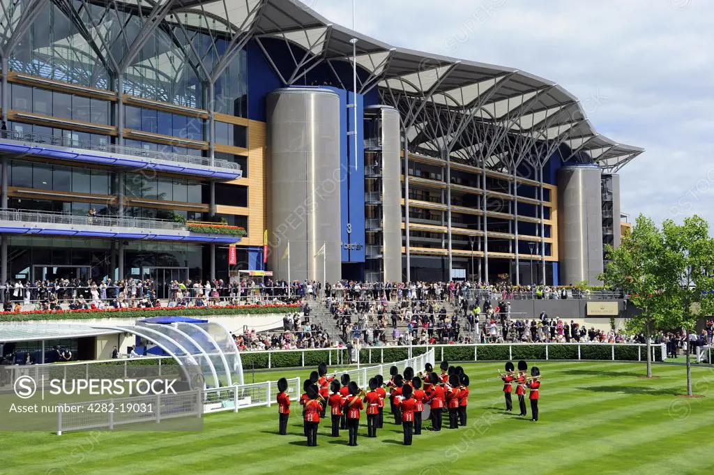 England, Berkshire, Ascot. A military band performing in the parade ring during day one of Royal Ascot 2010.