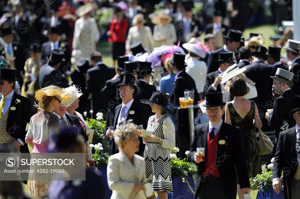 England, Berkshire, Ascot. Well-heeled racegoers in the Royal Enclosure during day two of Royal Ascot 2010.