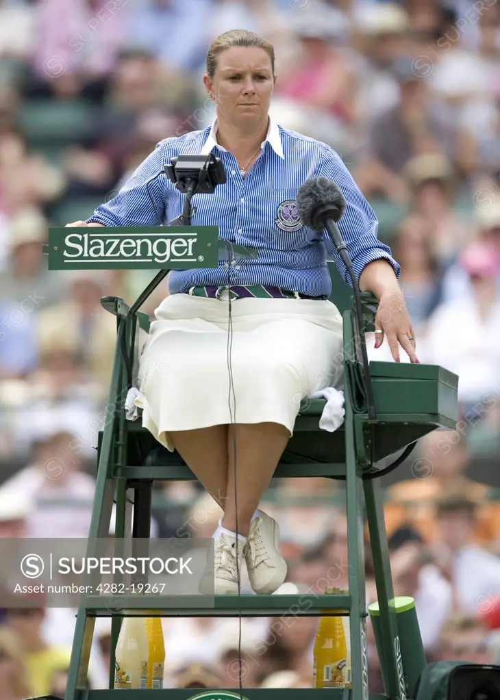 England, London, Wimbledon. A umpire sitting in her chair on court 1 at the Wimbledon Tennis Championships 2010.