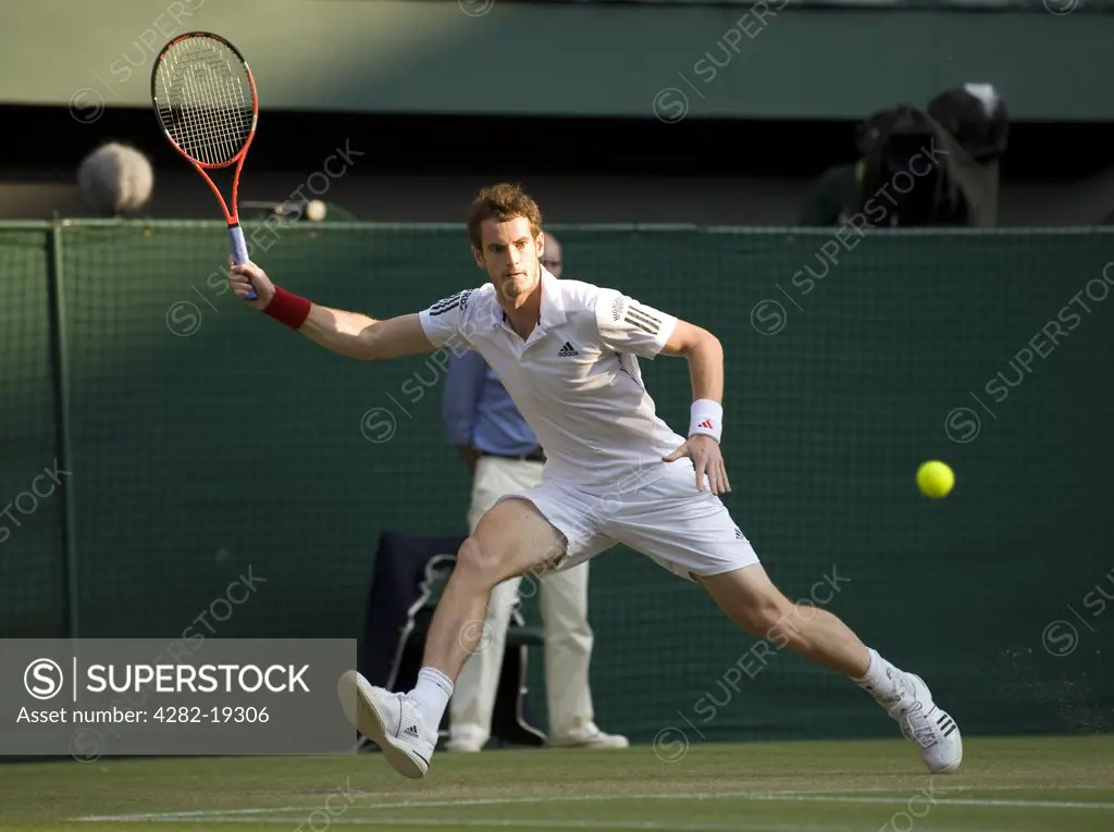 England, London, Wimbledon. Andy Murray (GBR) in action during the Wimbledon Tennis Championships 2010.