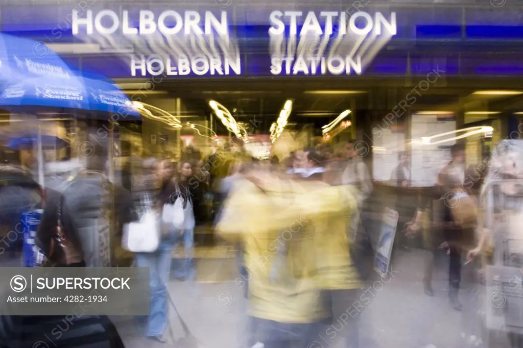 England, London, Holborn. Holborn Underground station at rush hour. The station was opened by the Great Northern, Piccadilly & Brompton Railway in 1906.