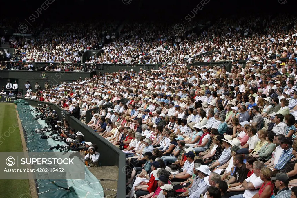 England, London, Wimbledon. View of the crowd on centre court during the Women's Singles Final at the Wimbledon Tennis Championships 2008.