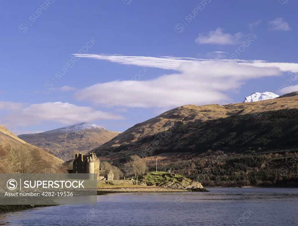 Scotland, Argyll & Bute, Inveraray. Dunderave Castle on a rocky point on the banks of Loch Fyne. The Castle of Doom as featured in Neil Munro's novel Doom Castle.