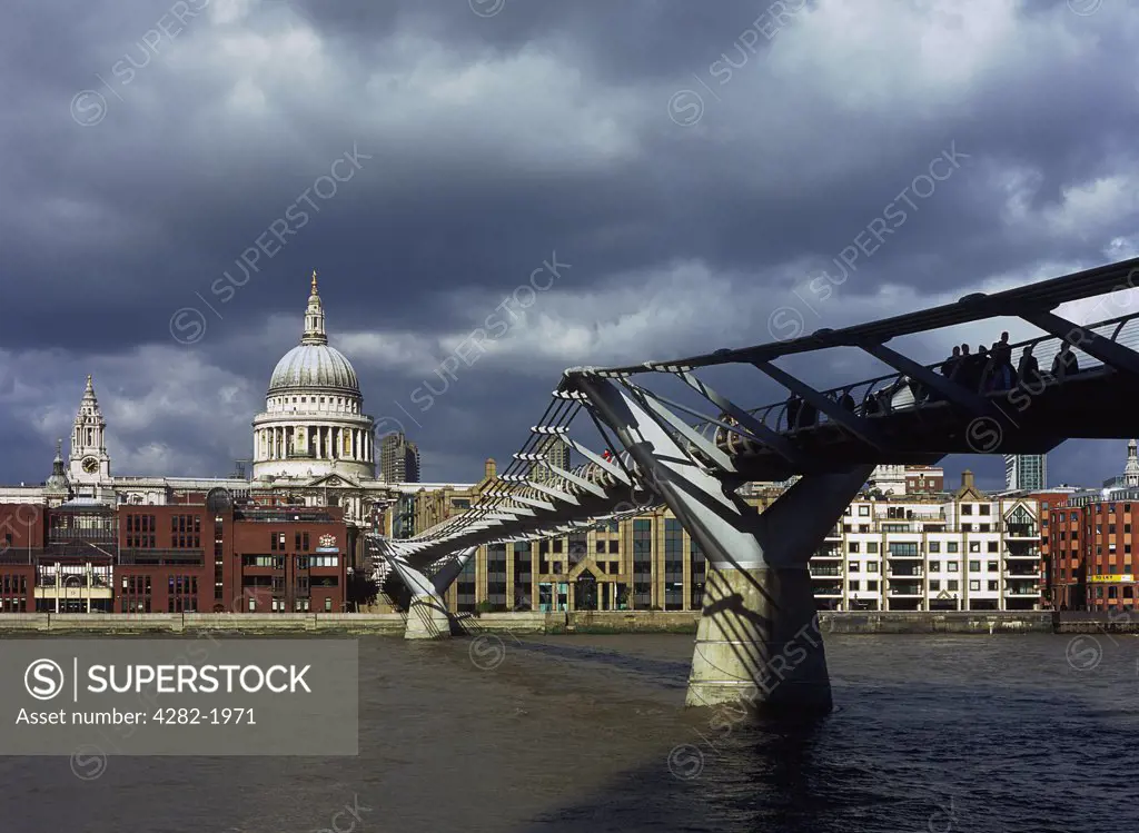 England, London, Millennium Bridge. Millennium Bridge over the River Thames with St. Pauls cathedral in the City of London in the background.