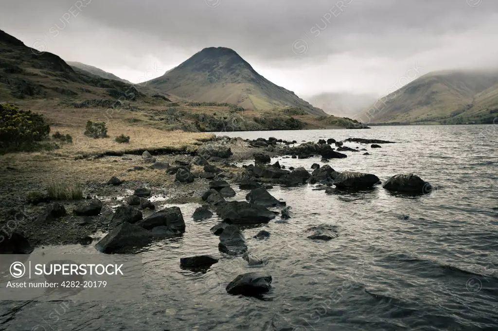 England, Cumbria, Wastwater. A view across Wastwater in the Lake District. Wastwater is England's deepest lake and lies at the foot of England's highest mountain, Scafell Pike.
