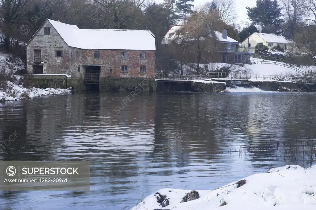 England, Dorset, Sturminster Newton. Sturminster Mill, an ancient working mill on the river Stour in the heart of Dorset, after a heavy snowfall.