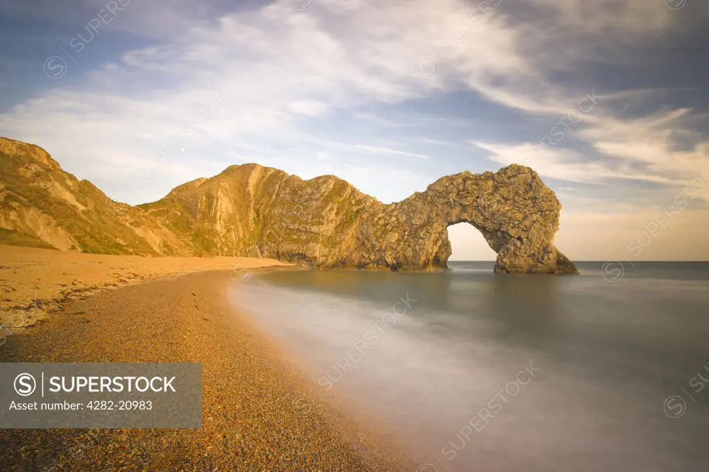 England, Dorset, Durdle Door. Durdle Door, a natural limestone arch on the Jurassic Coast in Dorset.