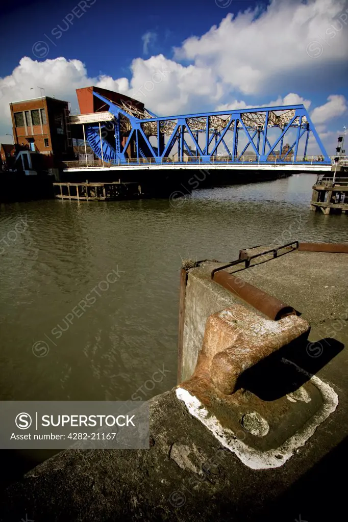 England, East Yorkshire, Kingston Upon Hull. A view to the Drypool Bridge in Kingston Upon Hull.