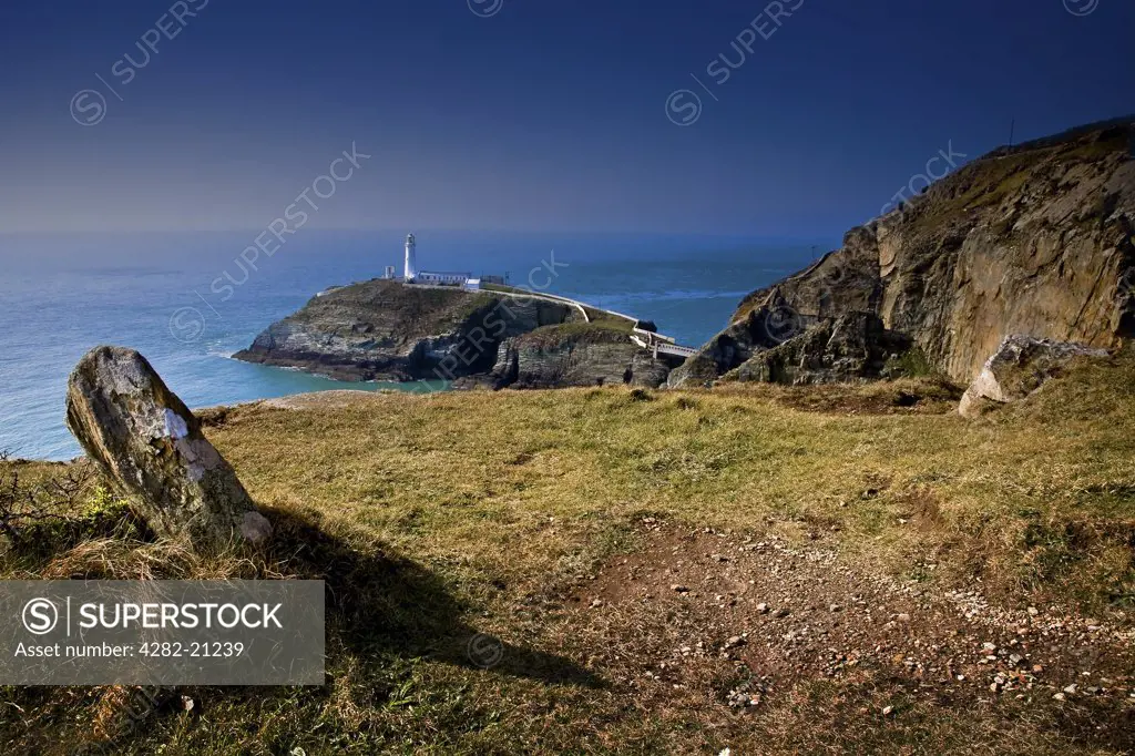 Wales, Anglesey, Holyhead. A view from the cliff top to South Stack Lighthouse at Holyhead.