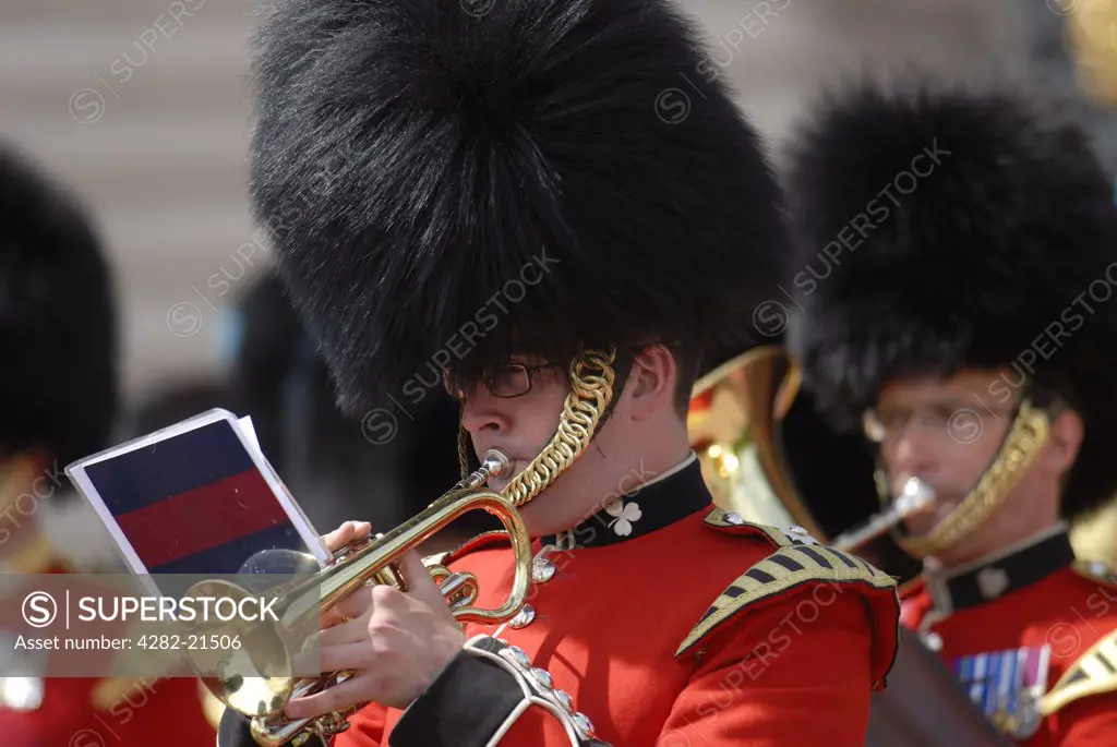 England, London, Buckingham Palace. Changing of the Guard ceremony at Buckingham Palace.