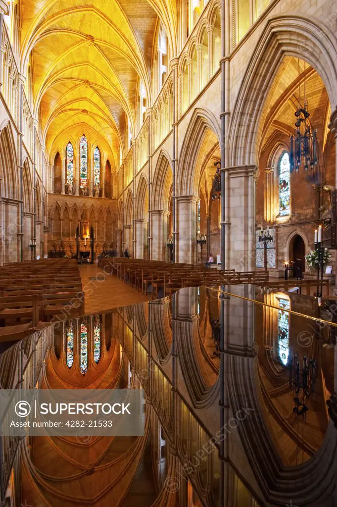 England, London, Southwark. The Nave of Southwark Cathedral. William Shakespeare is believed to have been present when John Harvard, founder of the American university, was baptised here in 1607.