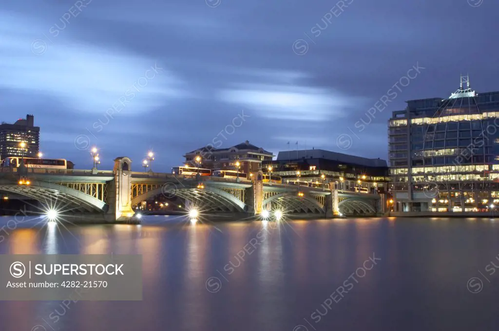 England, London, Southwark. Southwark Bridge at night.