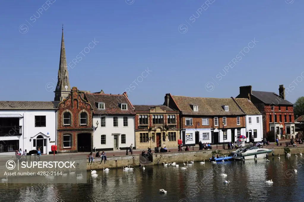 England, Cambridgeshire, St Ives. The quayside in the ancient market town of St Ives on the River Great Ouse.