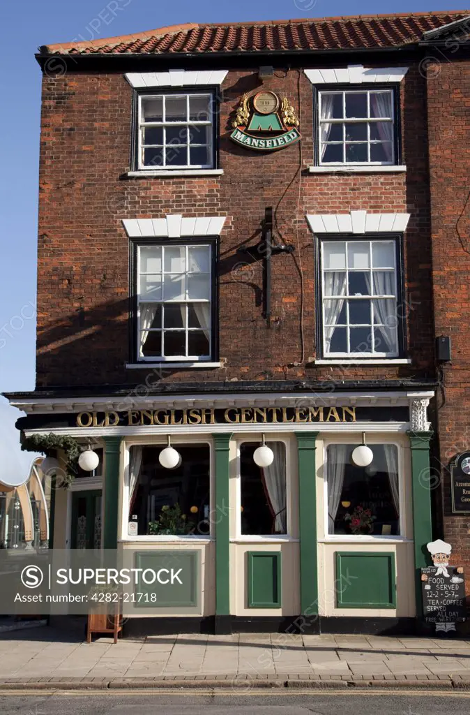 England, East Riding of Yorkshire, Hull. The Old English Gentleman, a Victorian pub with a theatrical past and present in Hull city centre.