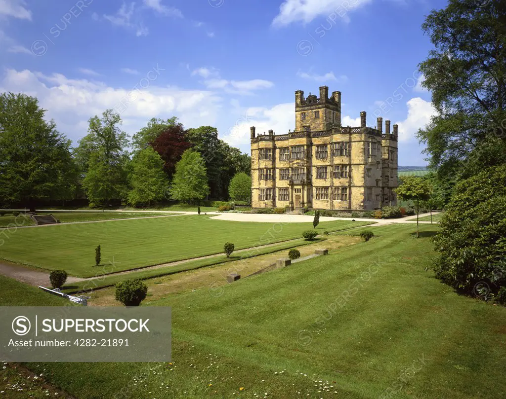 England, Lancashire, Padiham. Gawthorpe Hall, a fine Elizabethan building dating back to 1600 surrounded by attractive and extensive grounds.