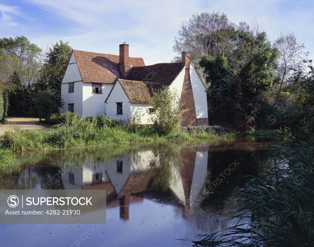 England, Suffolk, Flatford. Willy Lott's Cottage in the summer.