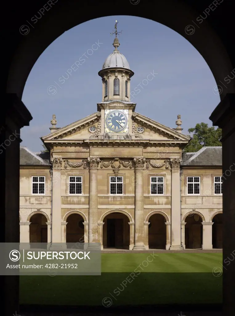 England, Cambridgeshire, Cambdridge. Emmanuel College Cambridge, seen through entrance arch.