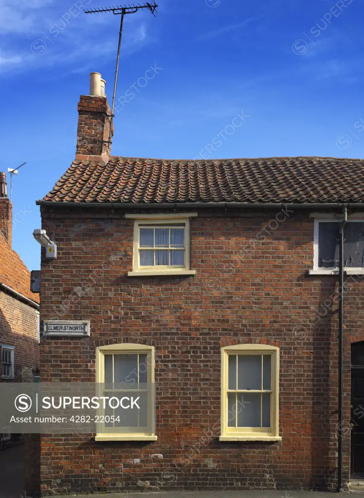England, Lincolnshire, Grantham. Exterior of a redbrick terraced cottage in Grantham. This is typical of old terraced mid-England worker's cottages found in many towns.