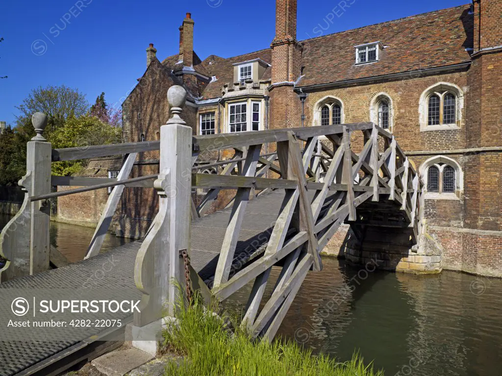 England, Cambridgeshire, Cambridge. The Mathematical Bridge leading to the President's Lodge in Cambridge.