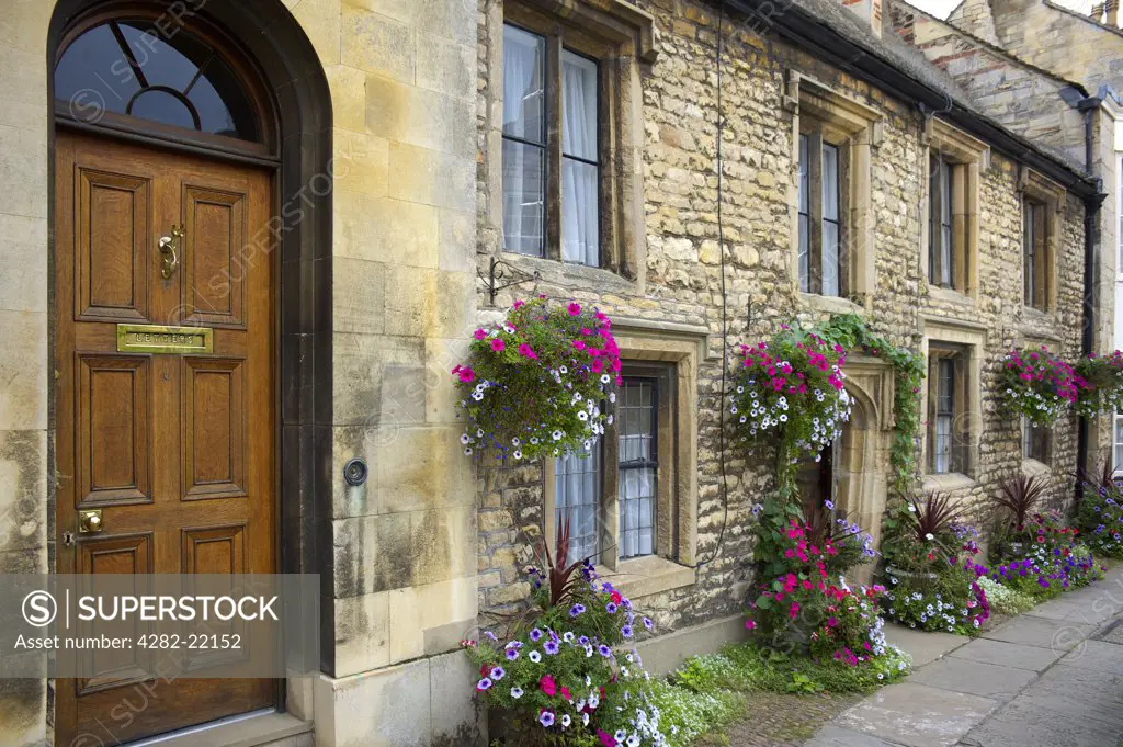 England, Lincolnshire, Stamford. A terrace of cottages in Stamford.