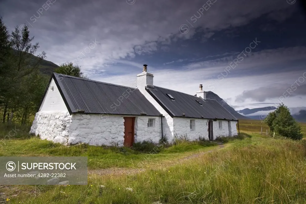 Scotland, Argyll and Bute, Rannoch Moor. A view of Blackrock Cottages on the West Highland Way.