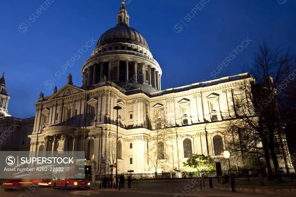 England, London, St. Paul's. St. Paul's Cathedral lit up at night.
