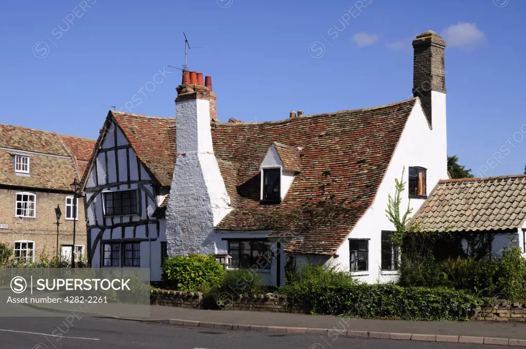 England, Cambridgeshire, Houghton. A half-timbered house in the village of Houghton.