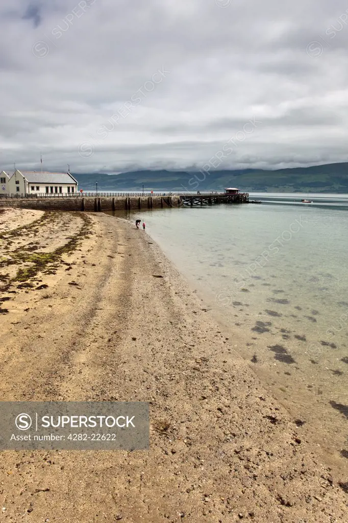 Wales, Anglesey, Beaumaris. The beach next to the part stone, part iron pier in the small resort of Beaumaris on the Menai Strait in Anglesey.